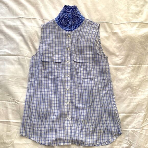 🧡 Equipment Silk Button Down Top in Blue and White with Blue Floral Collar - Picture 3 of 8